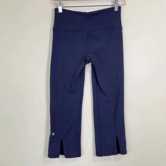LULULEMON | REVERSIBLE GATHER AND CROW CROP IN PURPLE - Picture 10 of 10